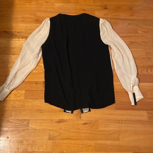 Women’s Diane vonFustenberg long sleeved top. Black and cream. Size 6 - Picture 3 of 7